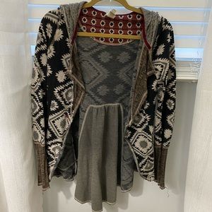 Buckle BKE cardigan with hood.